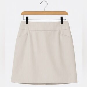 Banana Republic Khaki Mini Skirt 4P | Cotton | Back Zip | Classic & Versatile